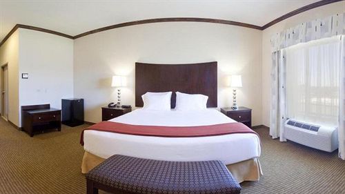 Express & By Ihg Hotel 3*